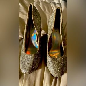 Silver Slipper Shoes Women's sz-11 M Mirage Silver 4 in Heel Slip On NEW